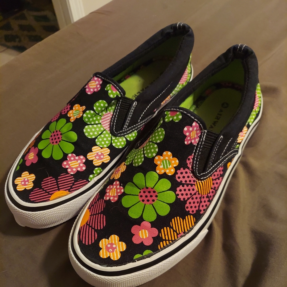 AIRWALK DAISY HIPPIE SLIDE ON SNEAKERS! SIZE 6.5